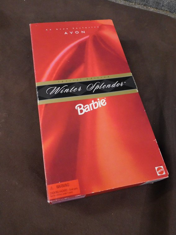 Avon Winter Splendor Barbie Mattel 19357