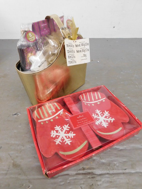 Hallmark Serving Dishes, Bath Gift Set
