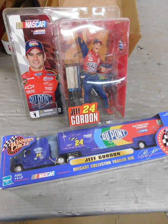 Jeff Gordan Action Figure, Die Cast Collector Trailer Rig
