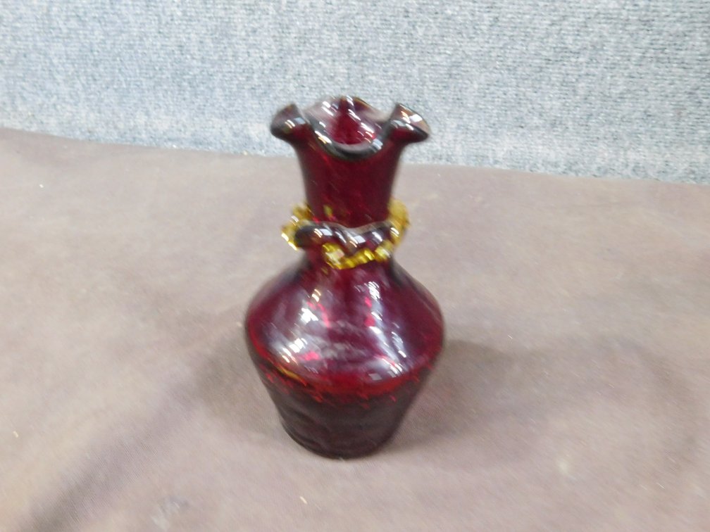 Art Glass Vase 4" T
