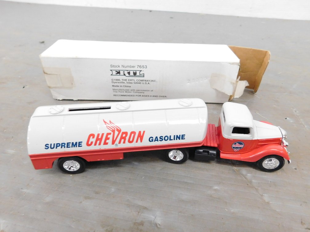 1990 Ertl Chevron Tanker Die Cast Coin Bank