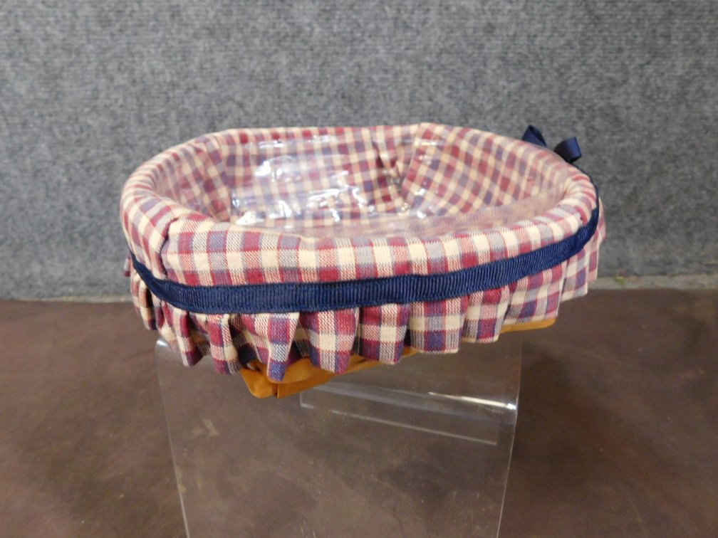2001 Longaberger Basket with Liner, Protector 7 1/2" x 7 1/2" x 2 1/2"