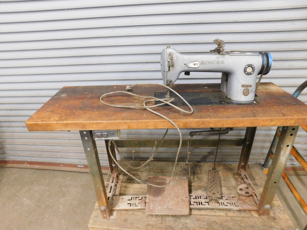Singer Modle 253-211 Industrial Sewing Machine, "Powers ON"