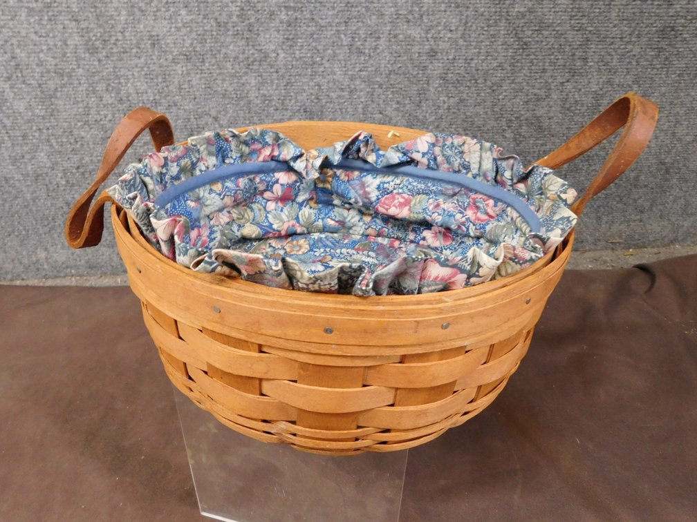 1987 Longaberger Basket with Liner 9 1/2" x 4"