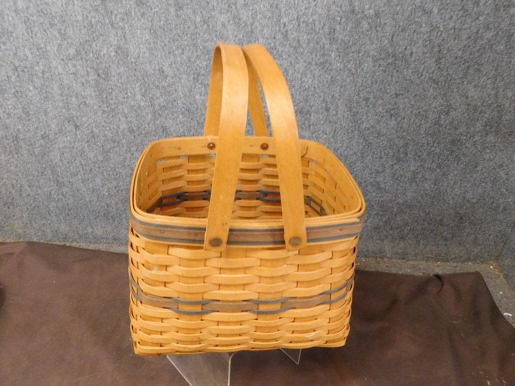 1998 Longaberger Basket 10" x 9" x 7 3/4"