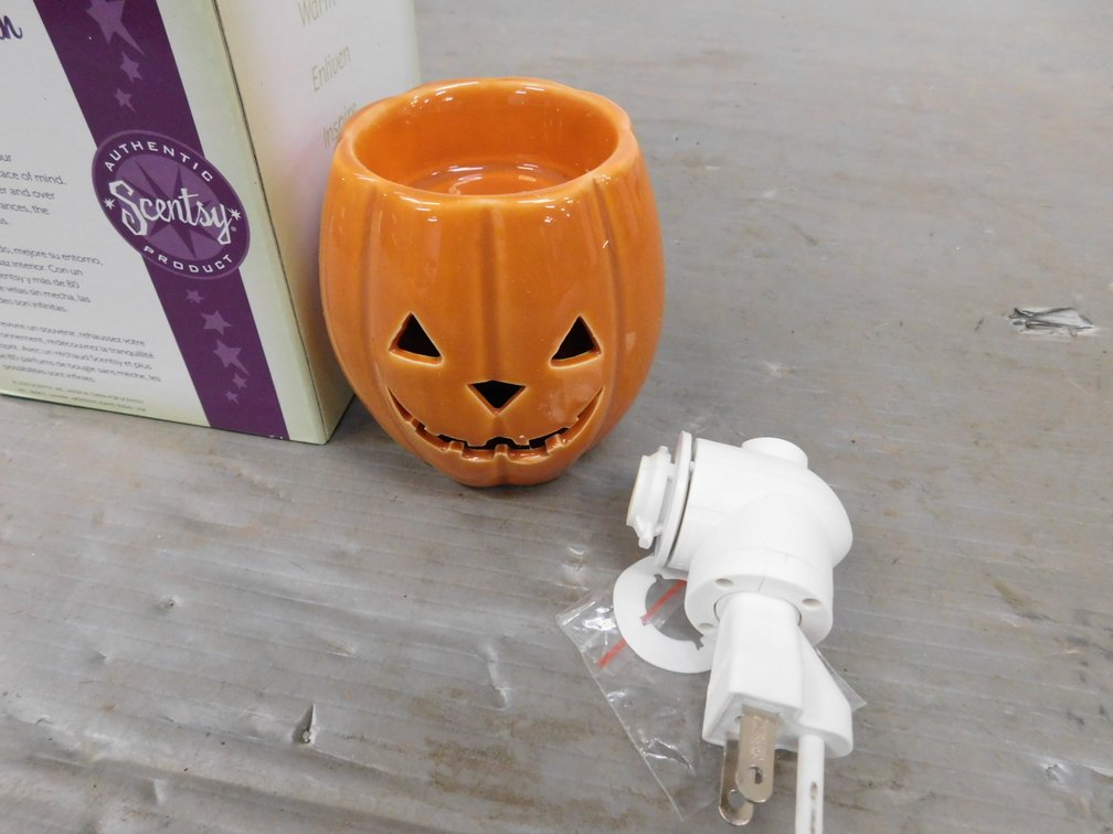 Scentsy Jack O'Lantern Plug IN Warmer, Used