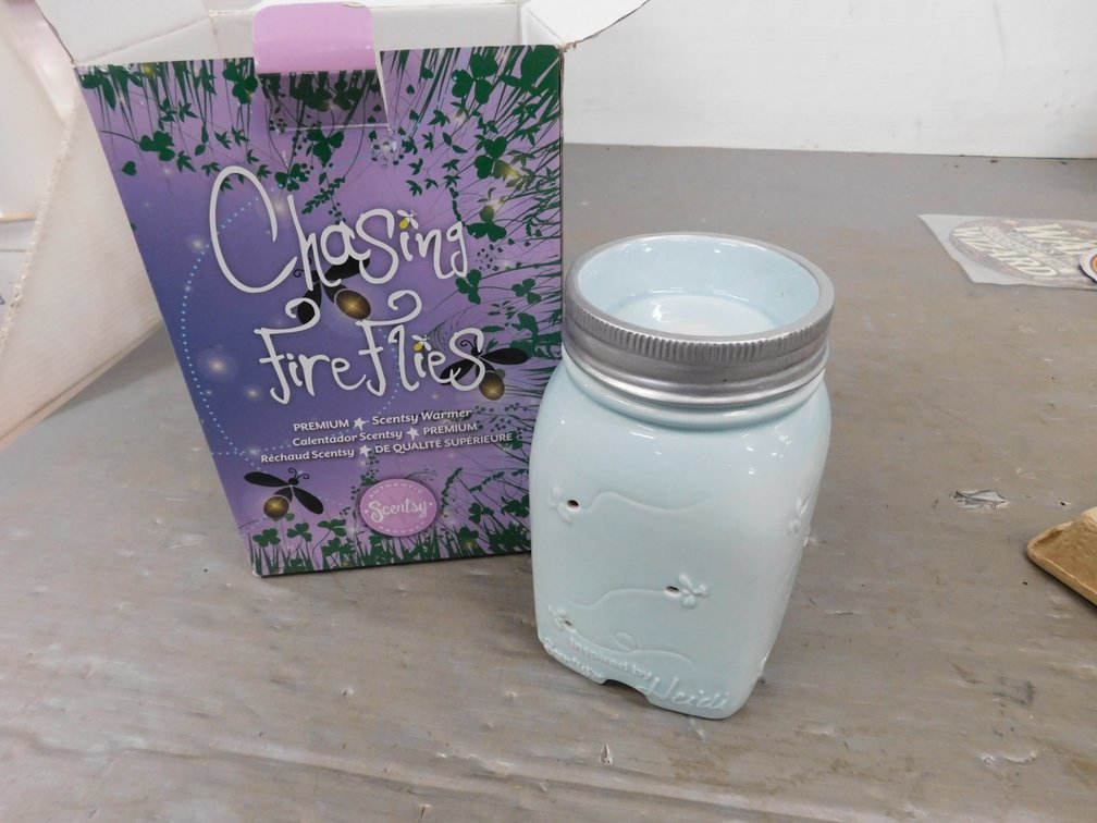 Scentsy Chasing Fire Flies Warmer, Used