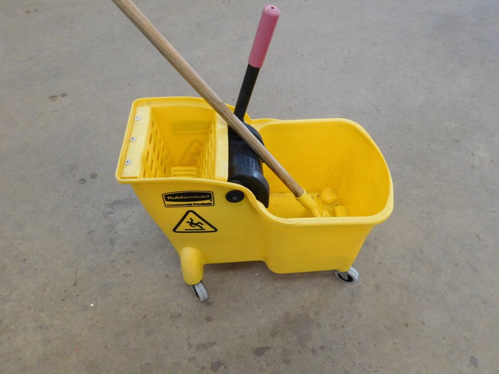 Rubbermaid Mop Bucket with Mop