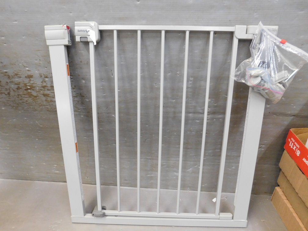 Walk Thru Pet/Child Gate 27"