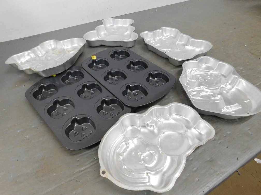 Assorted Baking Pans