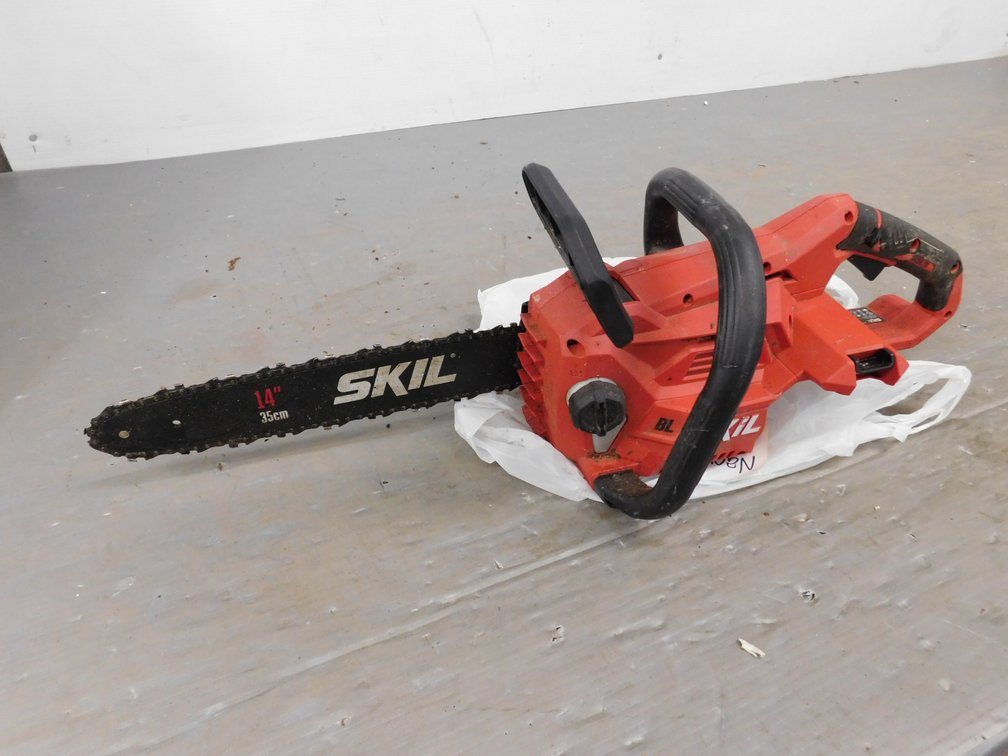 Skil 14" Battery Operated Chain Saw Tool Only