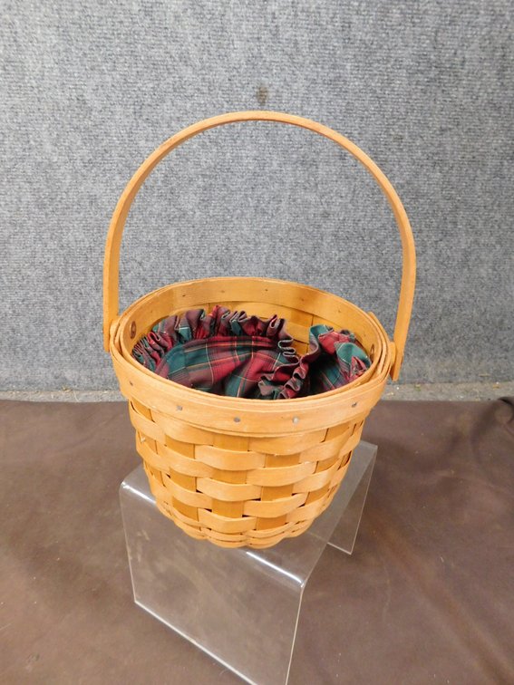 2000 Longaberger Basket with Liner 6" x 5"