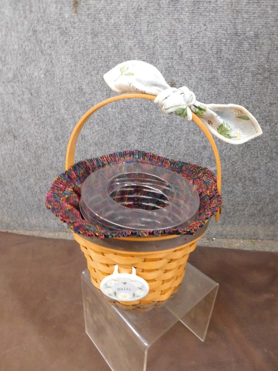 1999 Longaberger Basket with Liner, Protector, Tie-On 7" x 5 1/2"