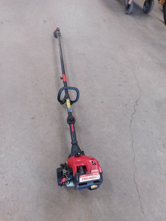 Troy Built Straight Shaft 2 Cycle Weed eater, Runs