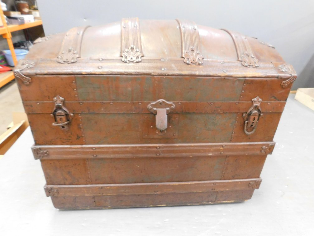 Camel Back Trunk 28"W x 17 1/4" x 22" No Insert But Top Storage