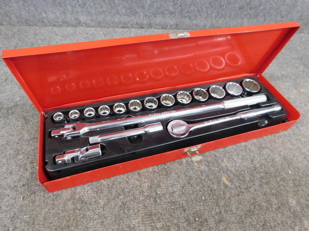 Husky Ratchet and Socket Set
