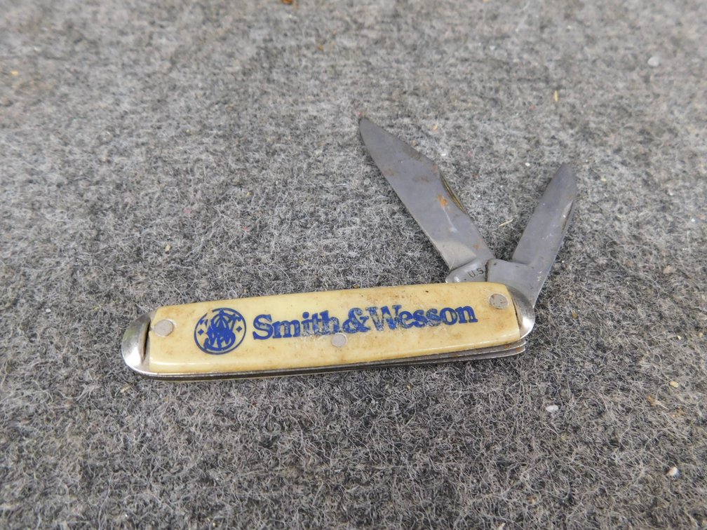 Smith & Wesson 2 Bladed Pocket Knife 3 1/2"