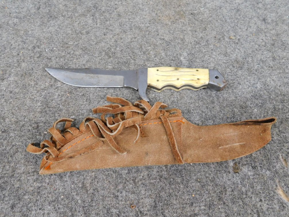 Whitetail Knife in Leather Sheath 5 1/2" 