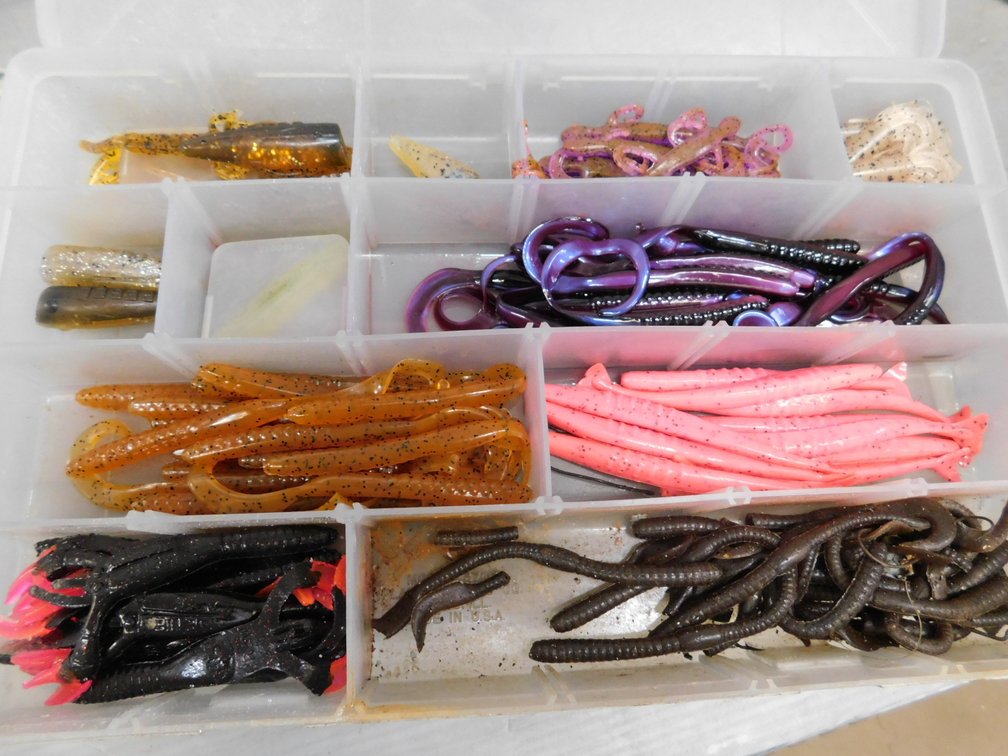 Plastic Container of Fishing Plastic Worms