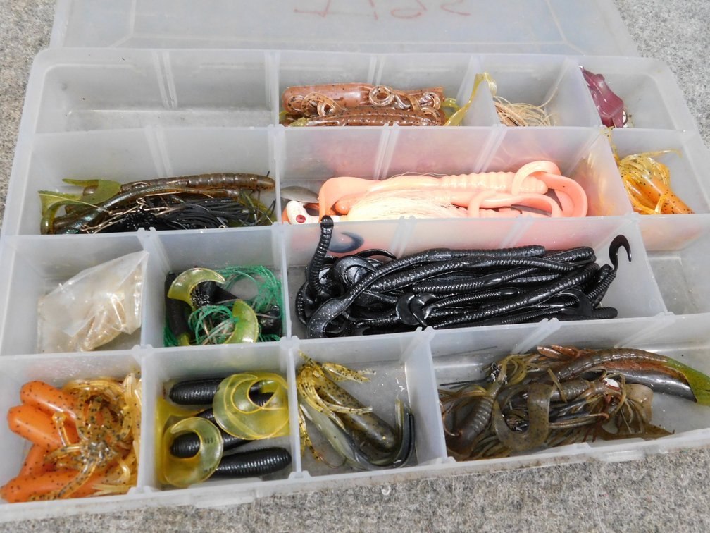 Plastic Container of Fishing Plastic Worms