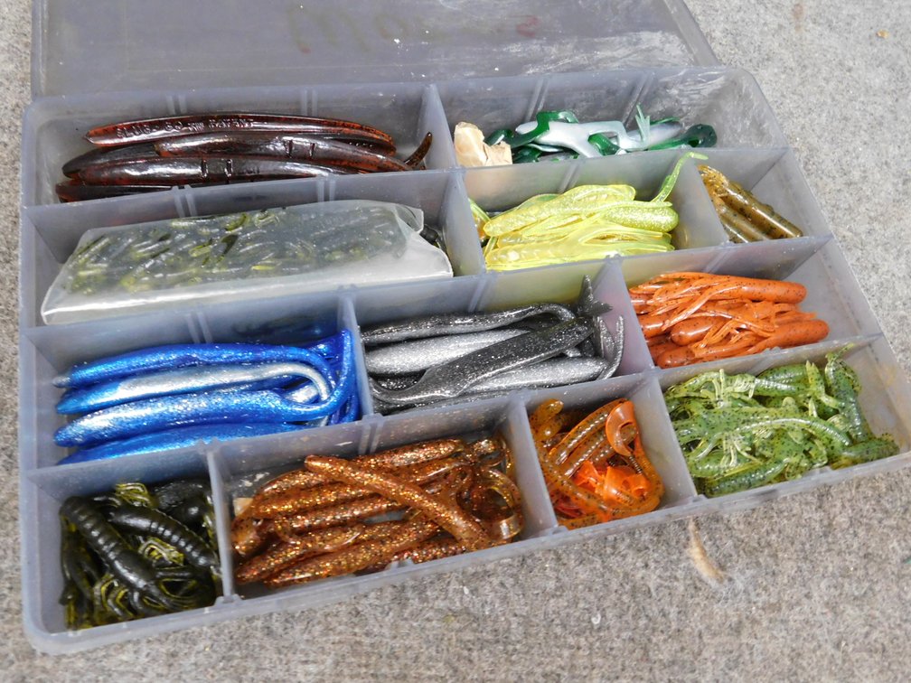 Plastic Container of Fishing Plastic Worms