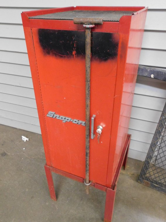 Snap On Tool Chest 32" x 15 1/2" X 32" without stand add the Stand 45 1/2"