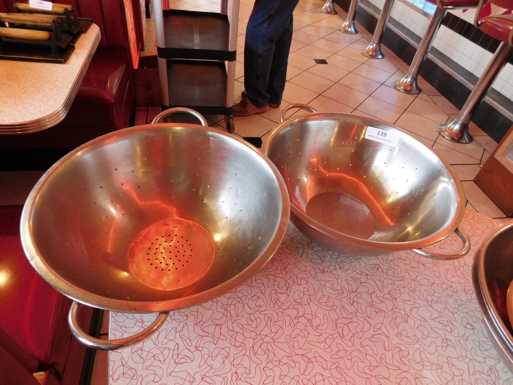 (2) Colanders