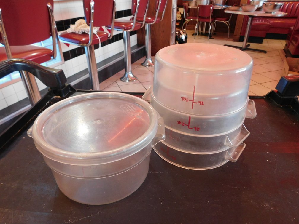 (4) 2qt Food Storage Containers with Lids