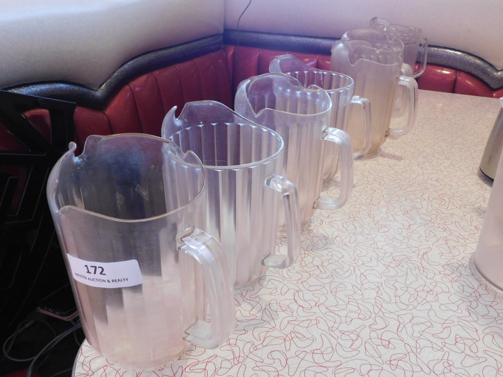 (8) Clear Pitchers