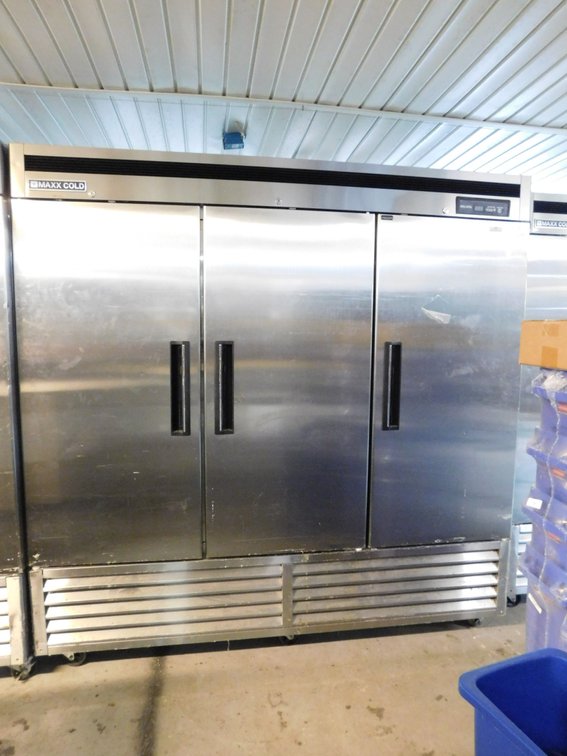 MAXX COLD 3 Door Freezer