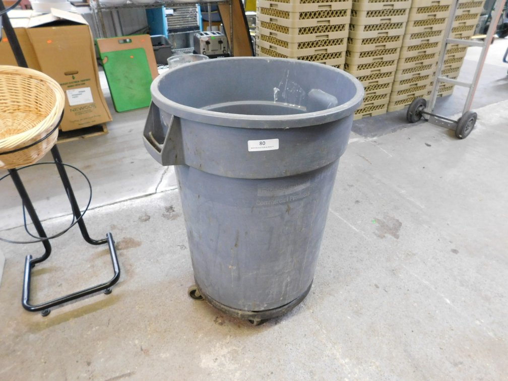 32 Gallon Trash Can on Dolly