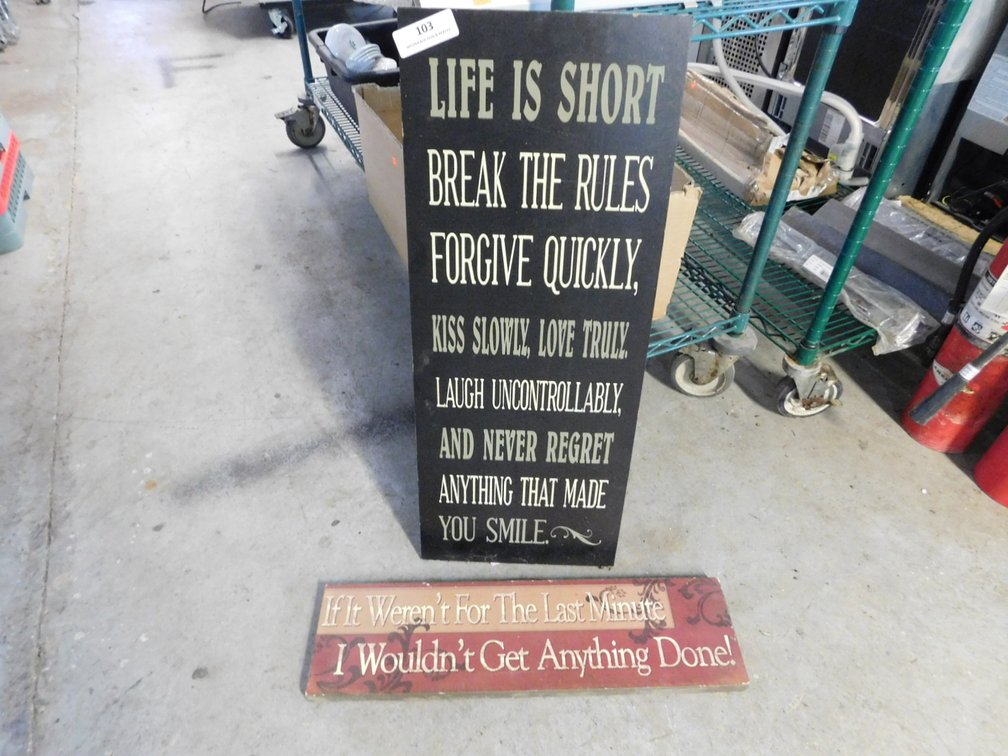(2) Wooden Wall Decor Pieces
