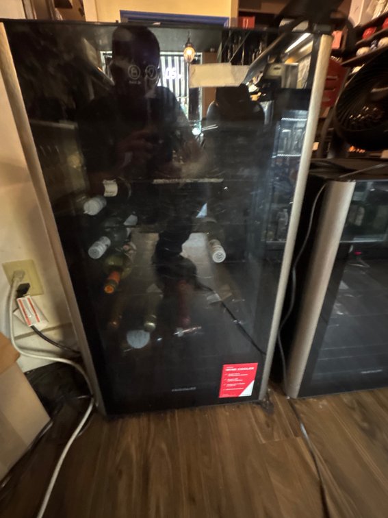 FRIGIDAIRE Wine Cooler, 34 Bottle