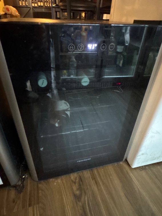 FRIGIDAIRE Wine Cooler, 18 Bottle (working)