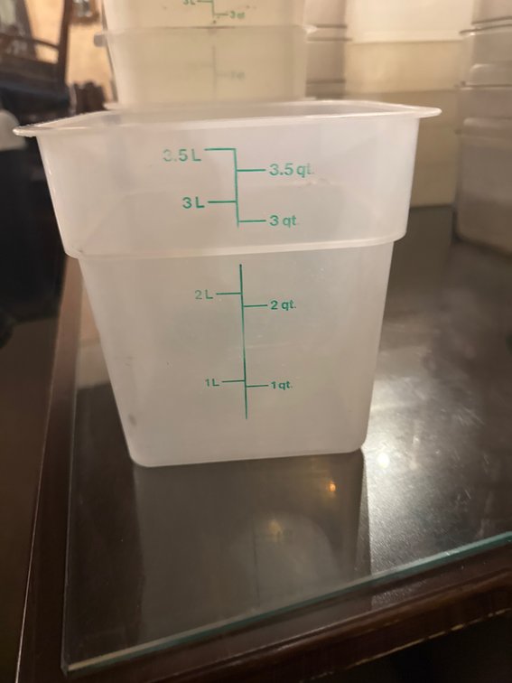 Translucent  plastic  Storage Container w/lid, 3.5 QT