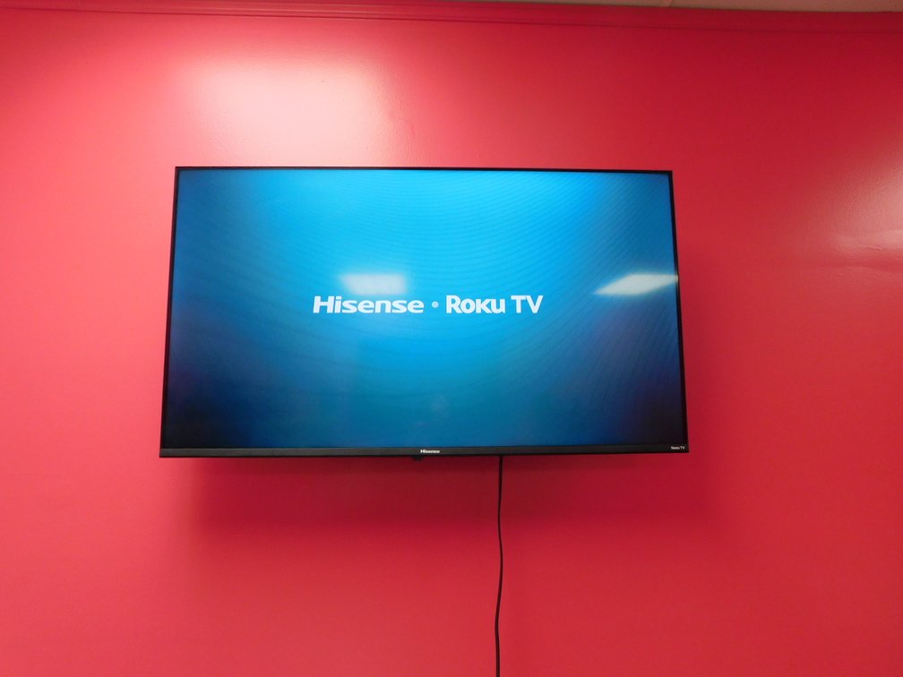 HISENSE ROKU 40" TV  w/Remote