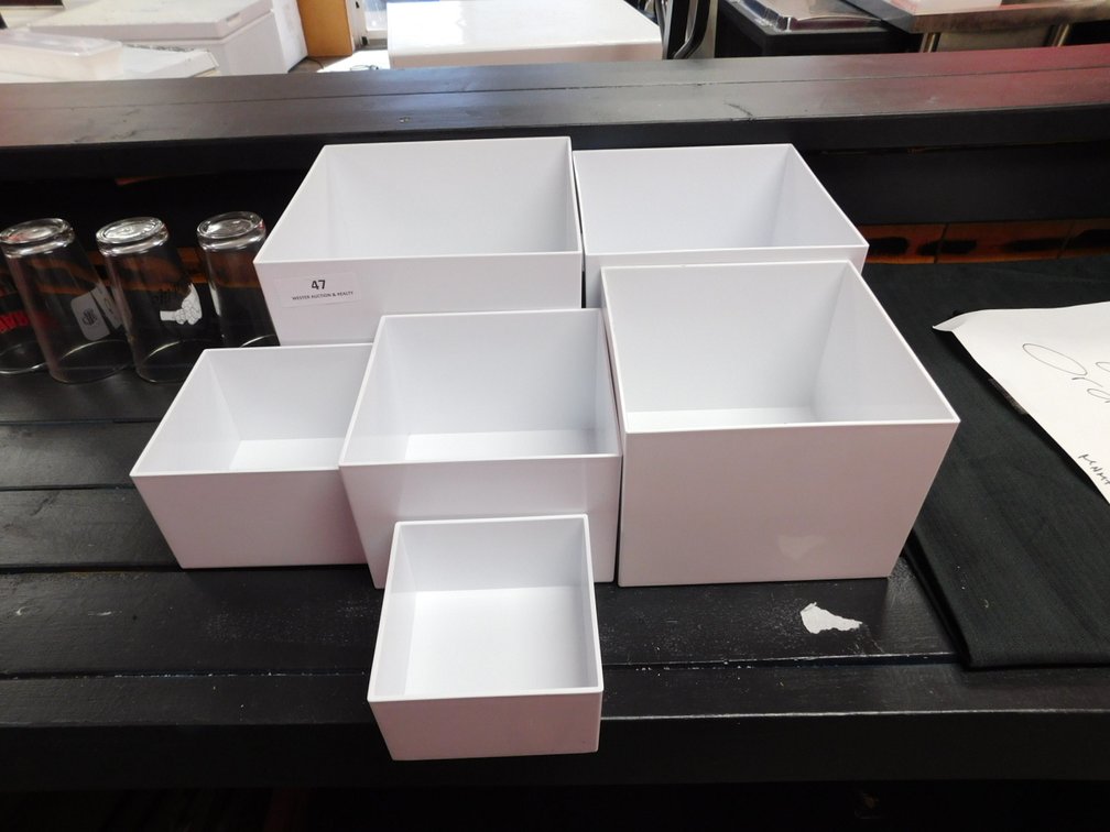 (7) Nesting Containers