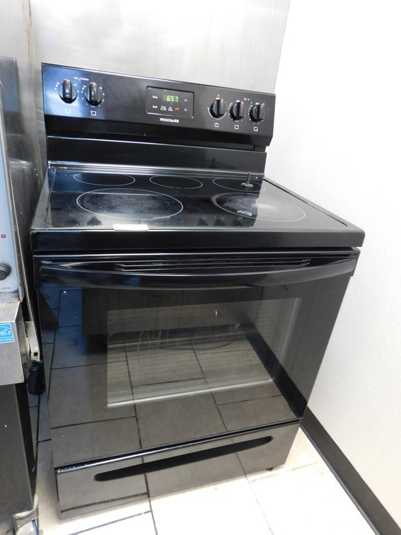 FRIGIDAIRE Electric Stove