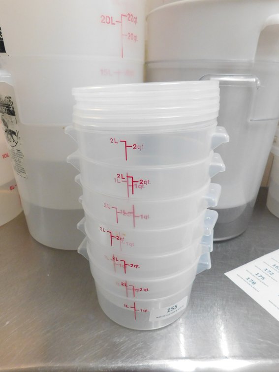 (6) CAMBRO 2 Qt Food Storage Containers with Lids