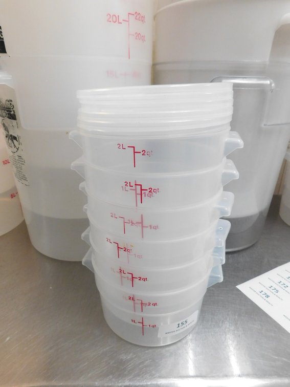 (6) CAMBRO 2 Qt Food Storage Containers with Lids