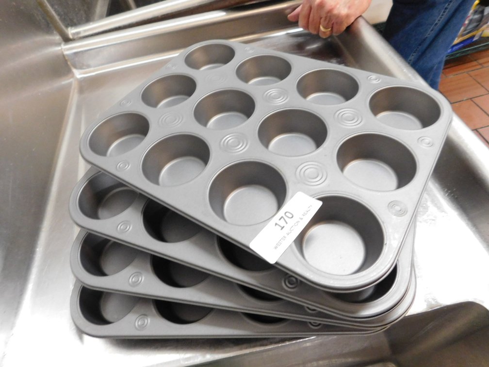 (4) Muffin Pans