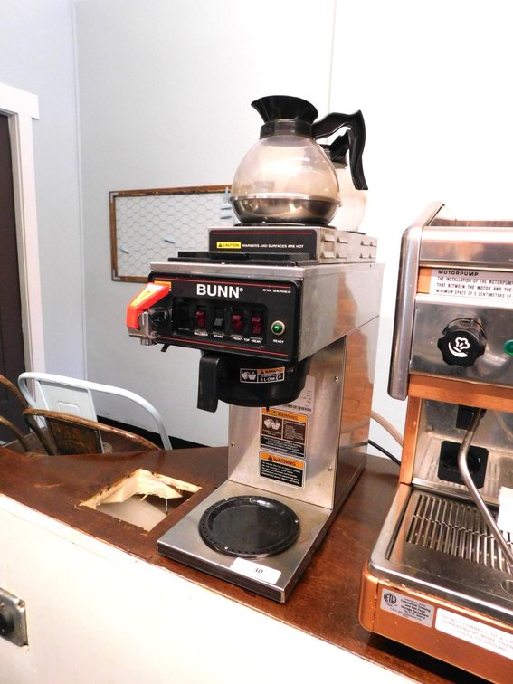 BUNN Coffee Maker with (2) Pots 