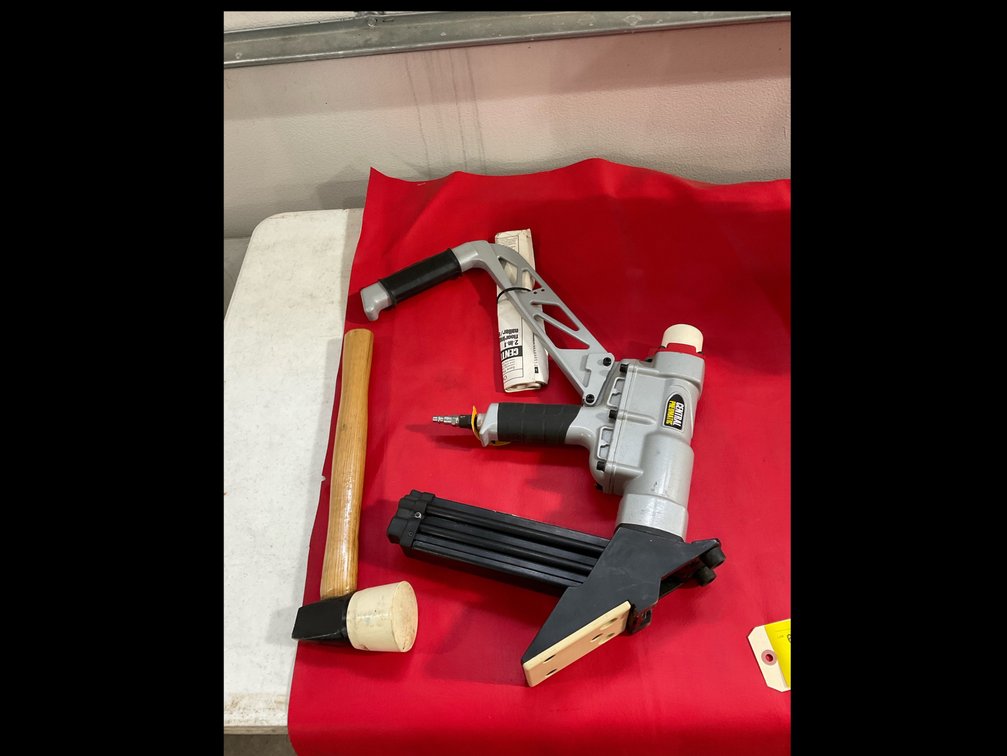 Pneumatic floor nailer