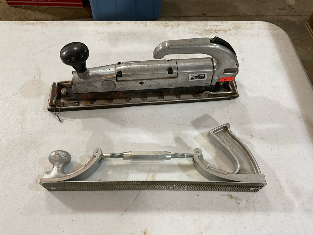 Pneumatic straight line sander, hand filer