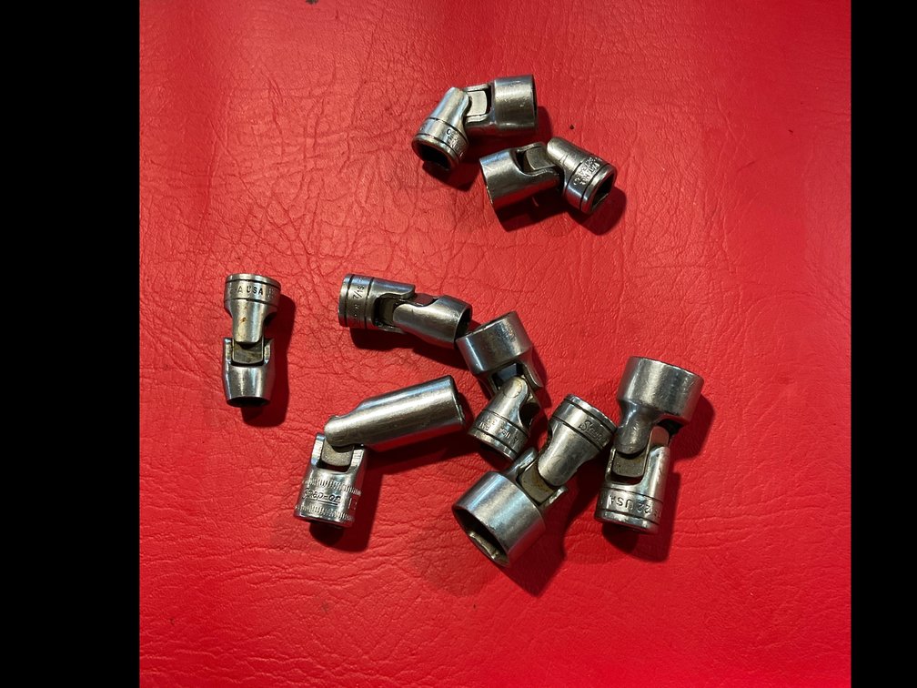 Snap-on swivel sockets