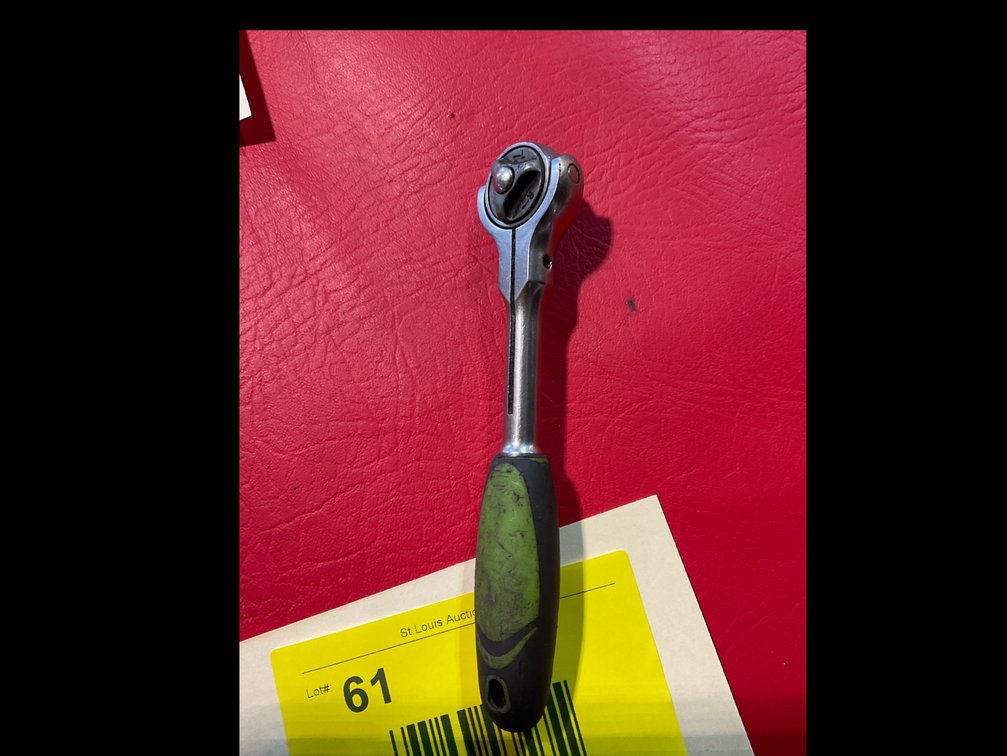Snap-on swivel head ratchet