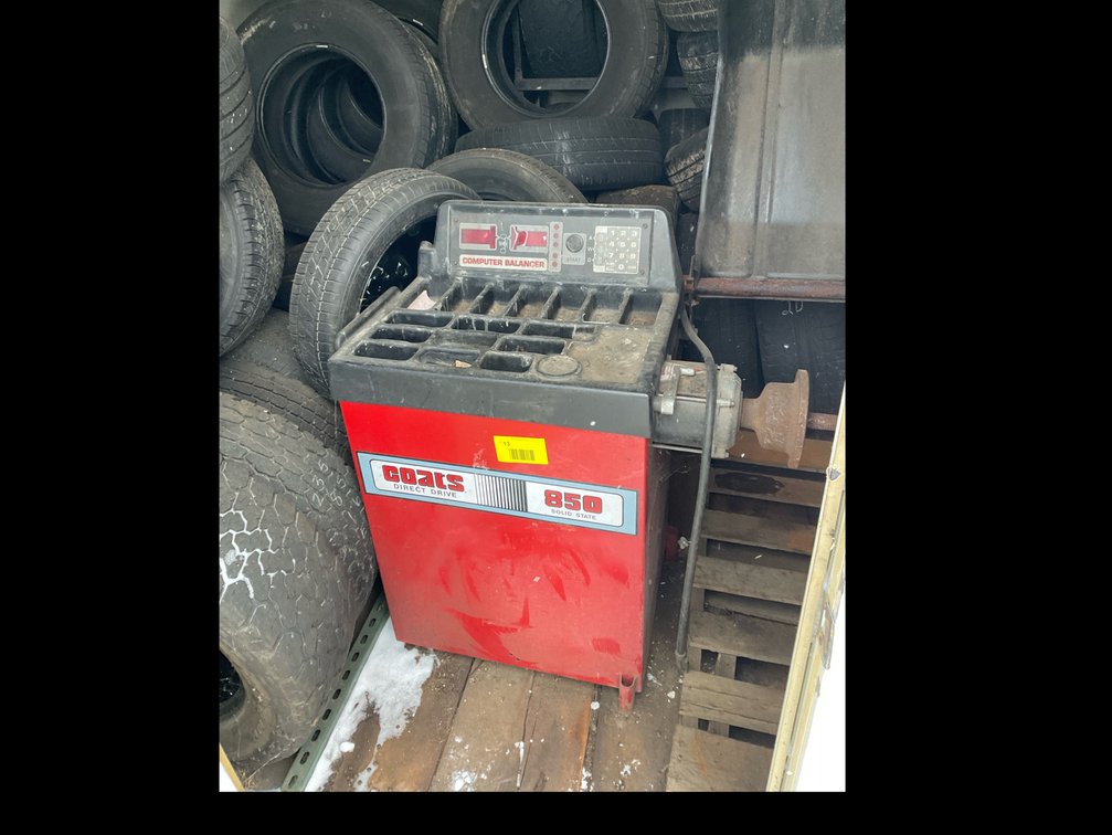 Coats direct drive 850 tire balancer