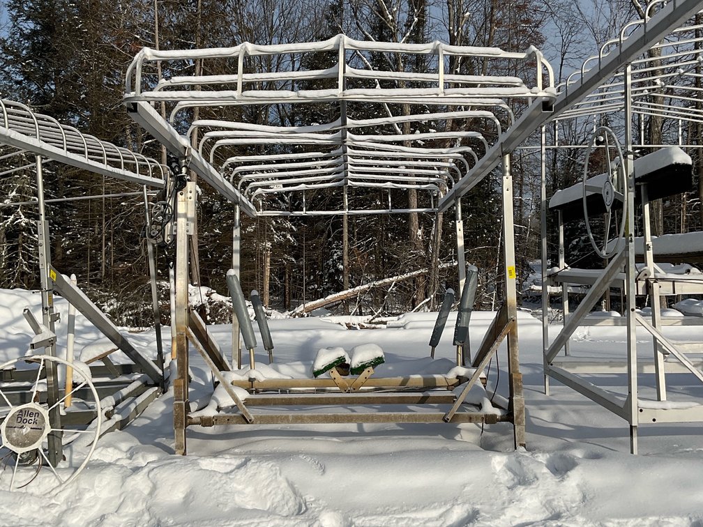 Hewitt cantilever boat lift