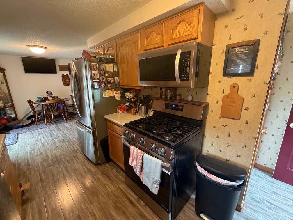 Image for Boulder Juntion Real-Estate Auction! Beautiful Home with Buildings! 1.5 Acres *** Live Auction!