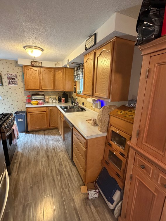 Image for Boulder Juntion Real-Estate Auction! Beautiful Home with Buildings! 1.5 Acres *** Live Auction!